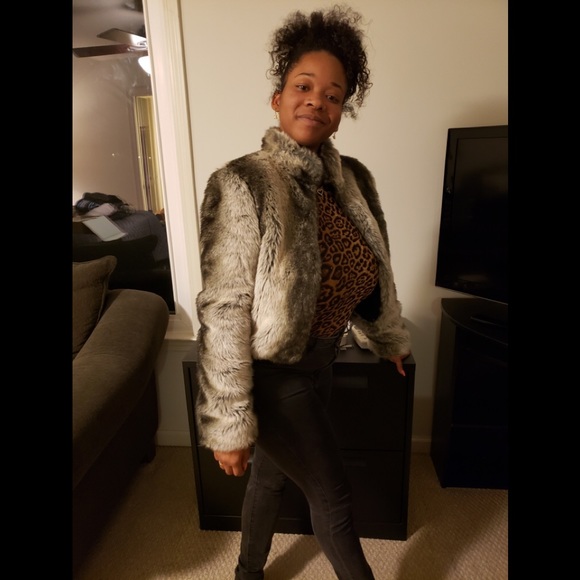 Black and white mini faux fur jacket - Picture 4 of 5